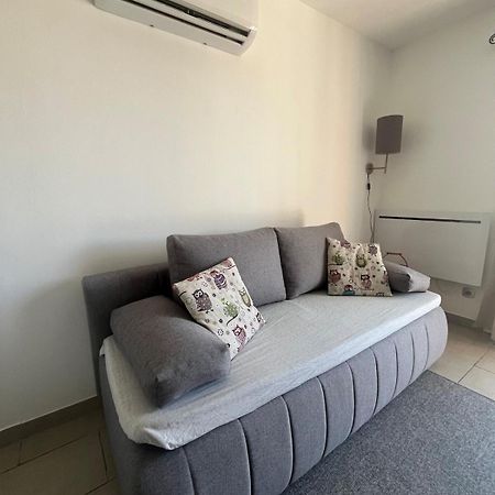 Studio Cosy Avec Climatisation Et Terrasse Malataverne 外观 照片